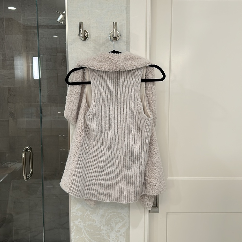 BB Dakota Women’s Faux Fur Sweater Vest - size S - Picture 2 of 5